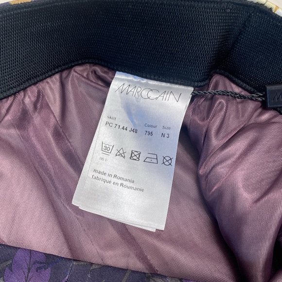 (B47) Marc Cain Print Pencil Midi Skirt Pleat Detail on back, Floral, Size 8,NWT - Picture 7 of 8